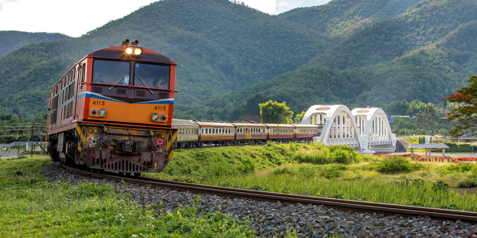 Exploration de la Thailande en train est une expérience intéressante