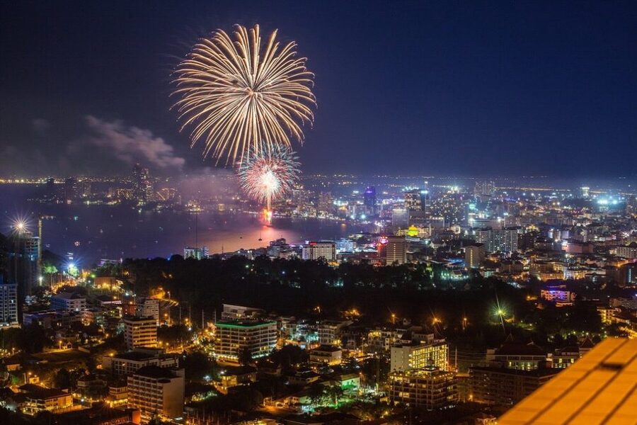 Le festival de feux d’artifice de Pattaya permet de découvrir Pattaya sous un angle plus culturel et artistique.