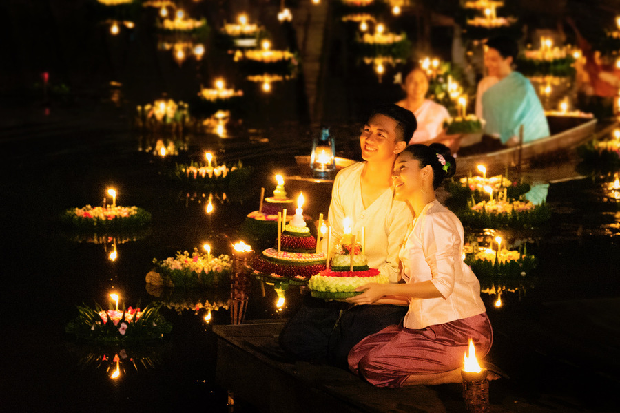Il faut faire la distinction entre le festival de Yi Peng et Loy Krathong