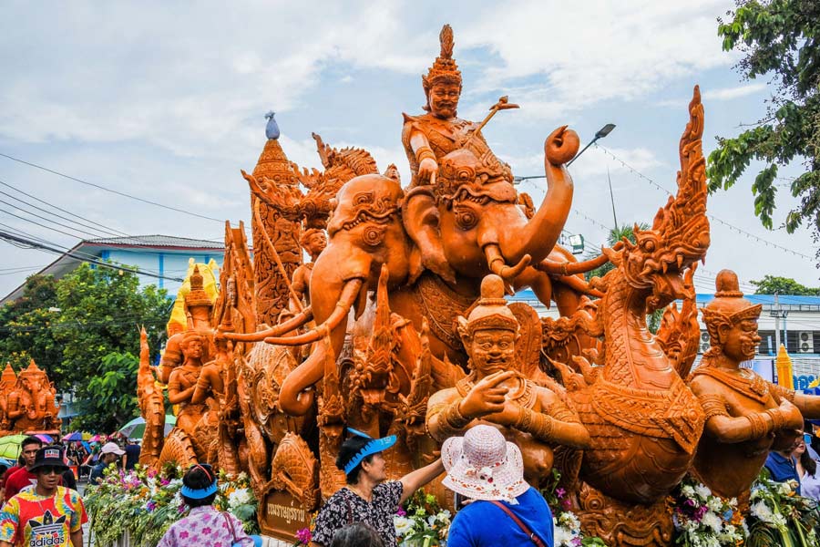 Festival des bougies à Ubon Ratchathani 