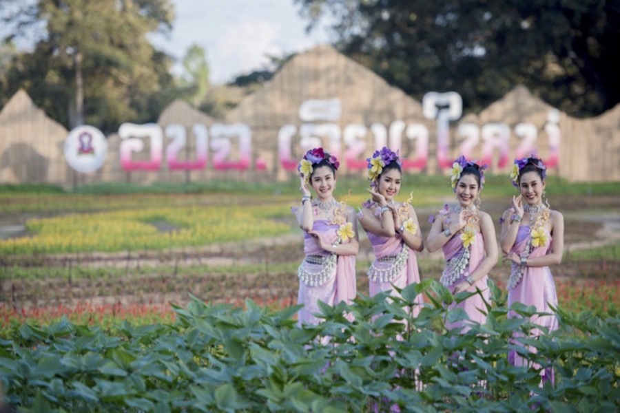 Les quartiers locaux et les marchés traditionnels participent également au Festival des fleurs de Chiang Mai