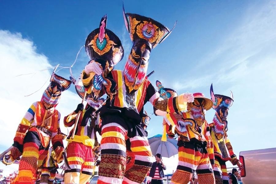 Phi Ta Khon, festival des masques colorés à Dan Sai
