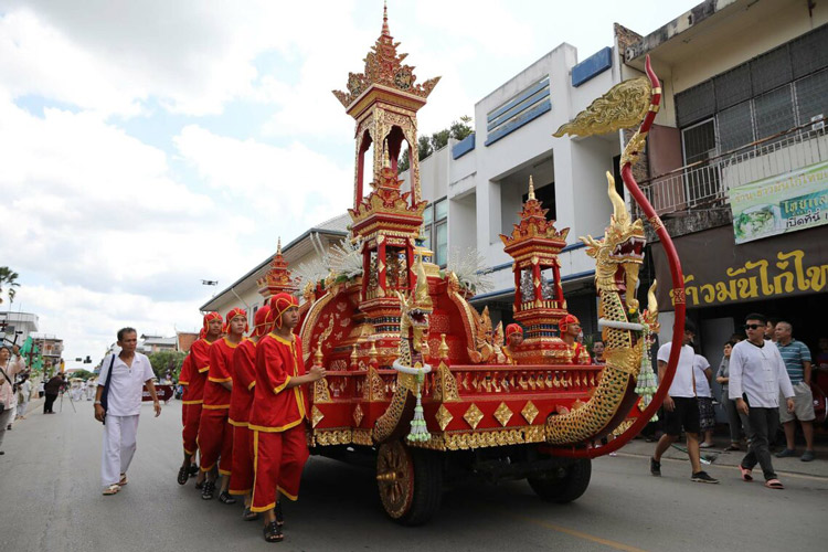 Tung Si Meung est une fête traditionelle à Lamphun