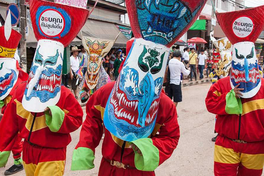  Fête de Phi Ta Khon puise ses origines dans une ancienne légende bouddhiste