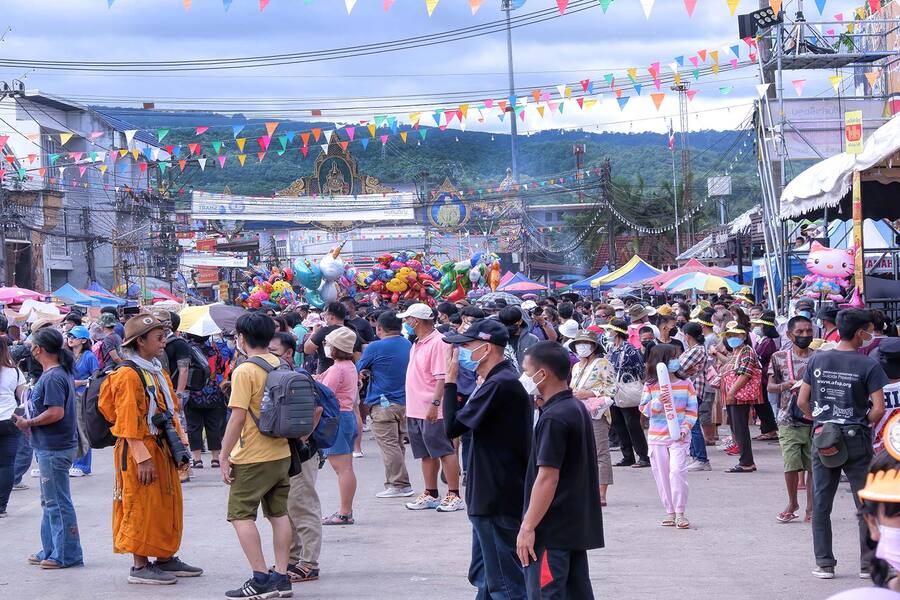 Fête de Phi Ta Khon offre une immersion rare dans une Thaïlande mystique attirant beaucoup de visiteurs