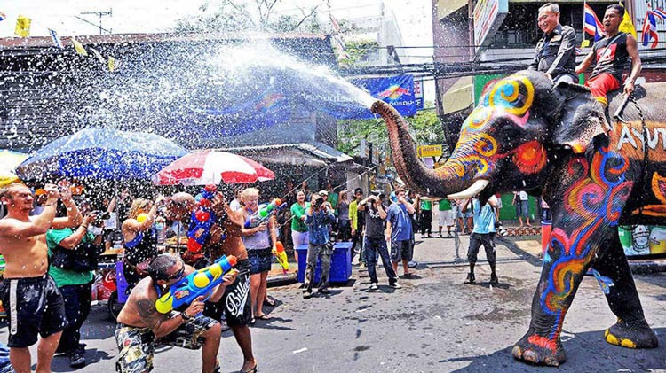 Songkran est la plus grande fête de la Thailande