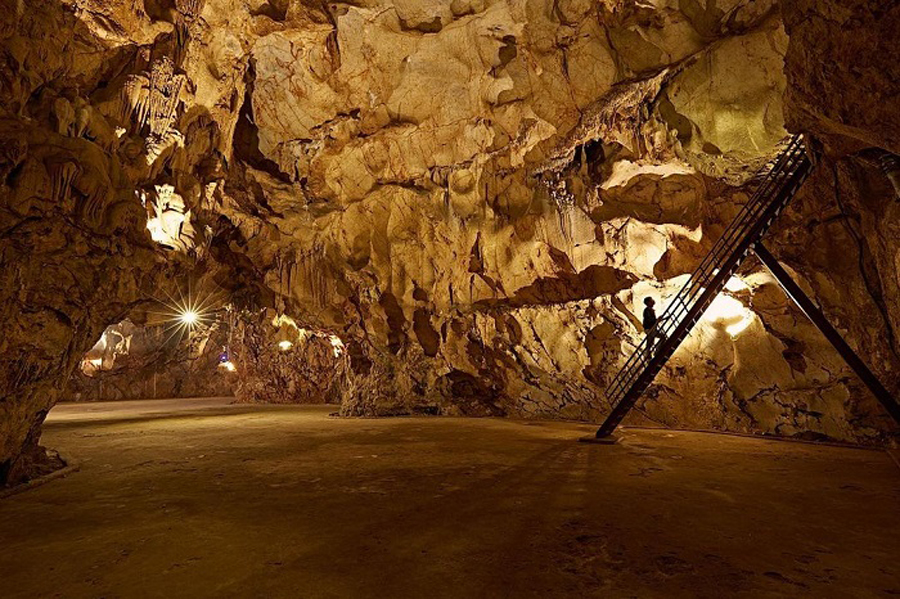 la Grotte de Mo Luong