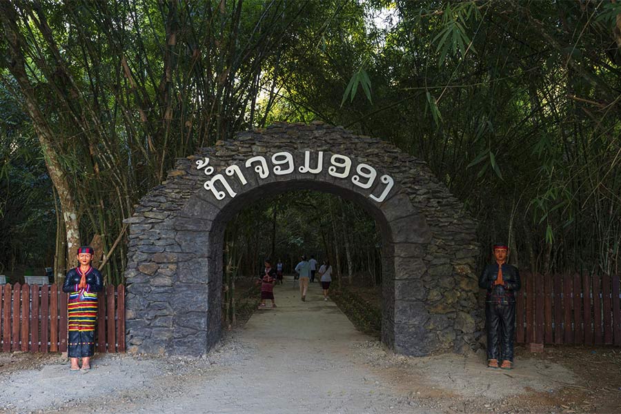 Actuellement, la grotte de Chong Om est exploitée à des fins touristiques par le gouvernement local