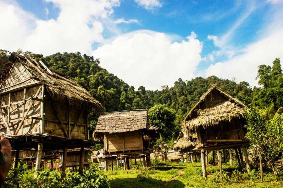 Village Ban Chong Om à proximité de la grotte de Chong Om
