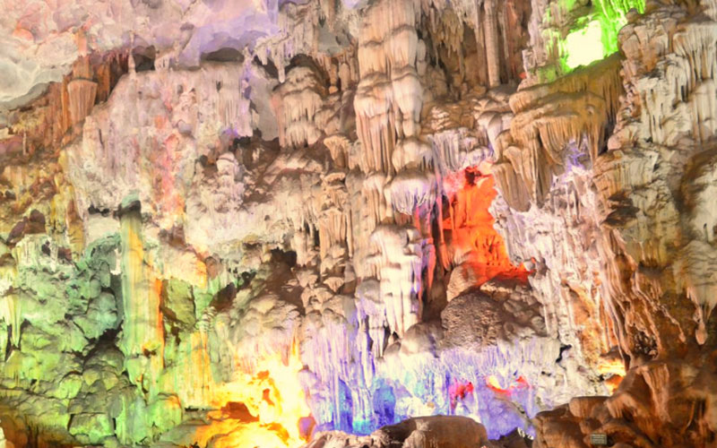 la splendeur de la grotte de thac bo a hoa binh