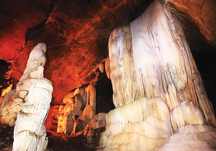 Grotte de Yang Wi (Tham Thang Wee) à Mae Ping