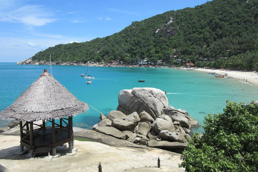 Plage isolée et paisible à Koh Phangan en mai