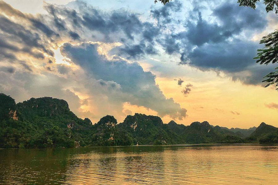Lac Quan Son paisible près de Hanoi