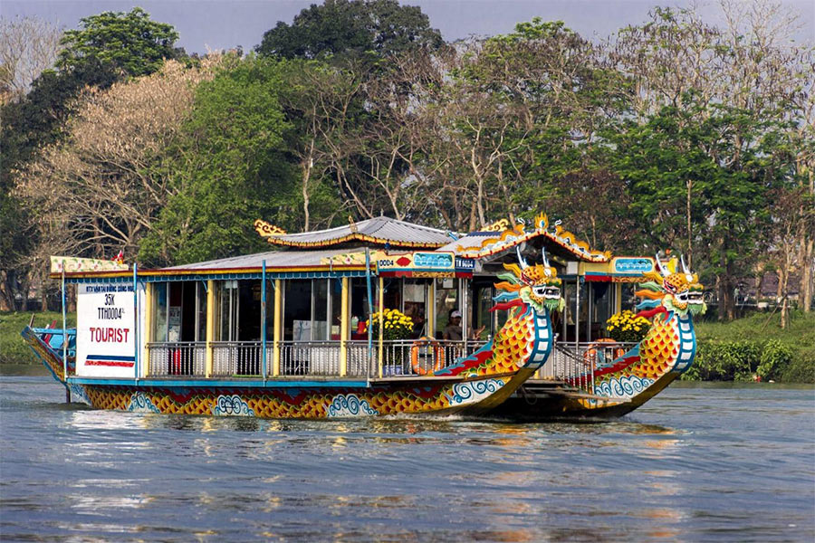 Bateaux de dragon sur la rivière de Parfum - Hué 3 jours 2 nuits
