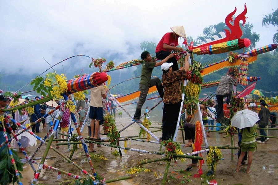 Artisanat et stands locaux au Bun Bang Fai