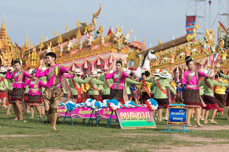Parades et concours de costumes au Bun Bang Fai