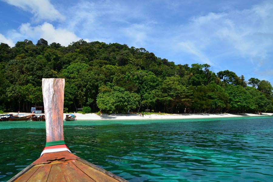 Roh Rawi avec longues plages de sable doux et ses eaux turquoise