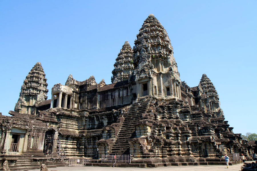 Angkor Wat est une attraction des itinéraires bien choisi dans le circuit Cambodge Laos