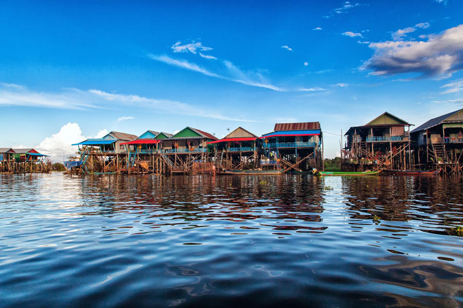 Le lac Tonlé Sap est une attraction des itinéraires bien choisi dans le circuit Cambodge Laos