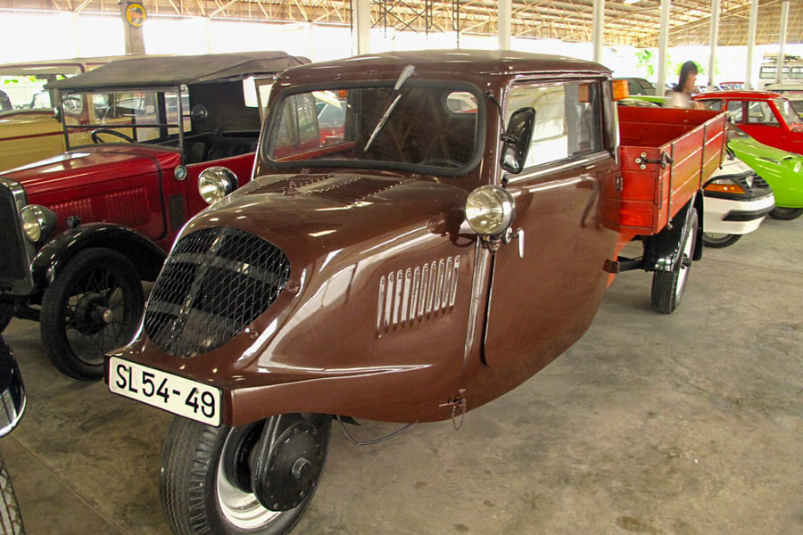 L'un des véhicules à trois roues du musée