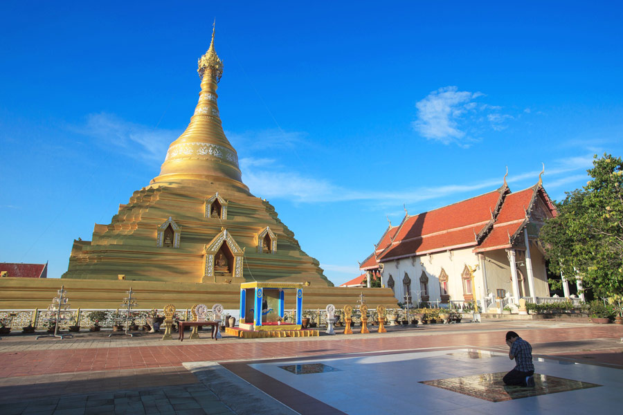 Wat Phra Borommathat Chedi Ram est une attraction de Kamphaeng Phet