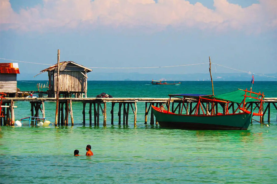 À Koh Rong Samloem, n'oubliez pas de rendre visite les locaux