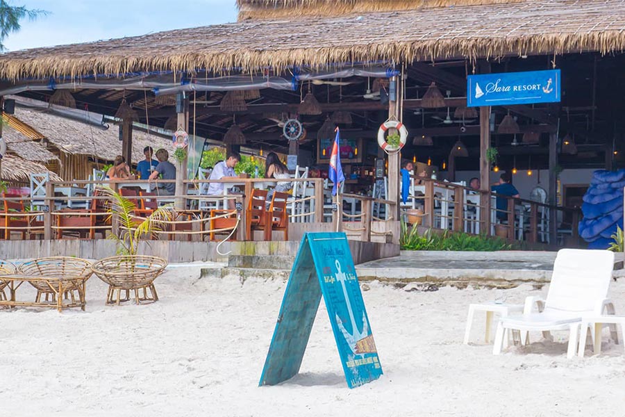 Un restaurant d'un resort à Koh Rong Samloem