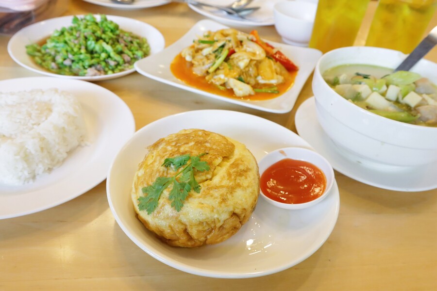 Saveurs maison et recettes authentiques au restaurant Krua Apsorn