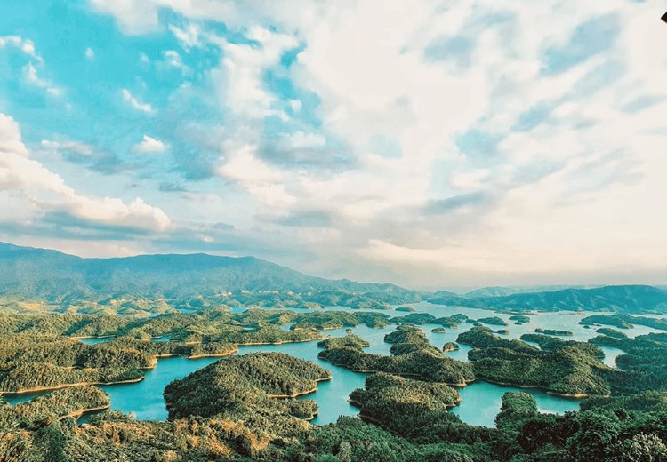 Le lac de Ta Dung - La baie d'Halong des Hauts Plateaux