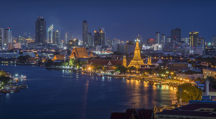 Wat Phra Kaew se trouve au centre de Bangkok, au rive de Chao phraya