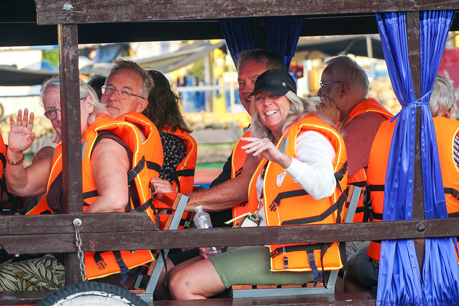 Le marché flottant de Cai Rang séduit les voyageurs par son ambiance unique et authentique