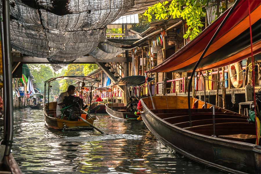 Marché flottant de Sai Noi est un endroit idéal pour découvrir la vie quotidienne des locaux à Nonthaburi