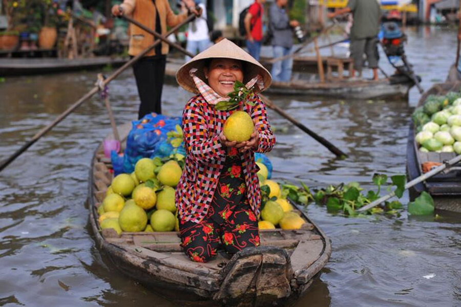 Le marché flottant de Tra On séduit les voyageurs en quête de circuit naturel au Vietnam
