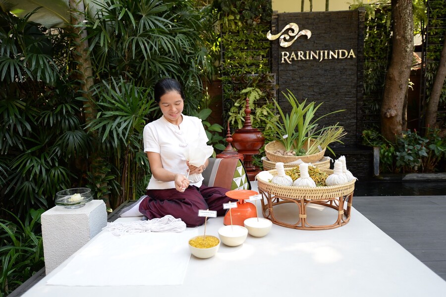RarinJinda Wellness Spa offre un massage traditionnel thaïlandais sublimé par des soins modernes