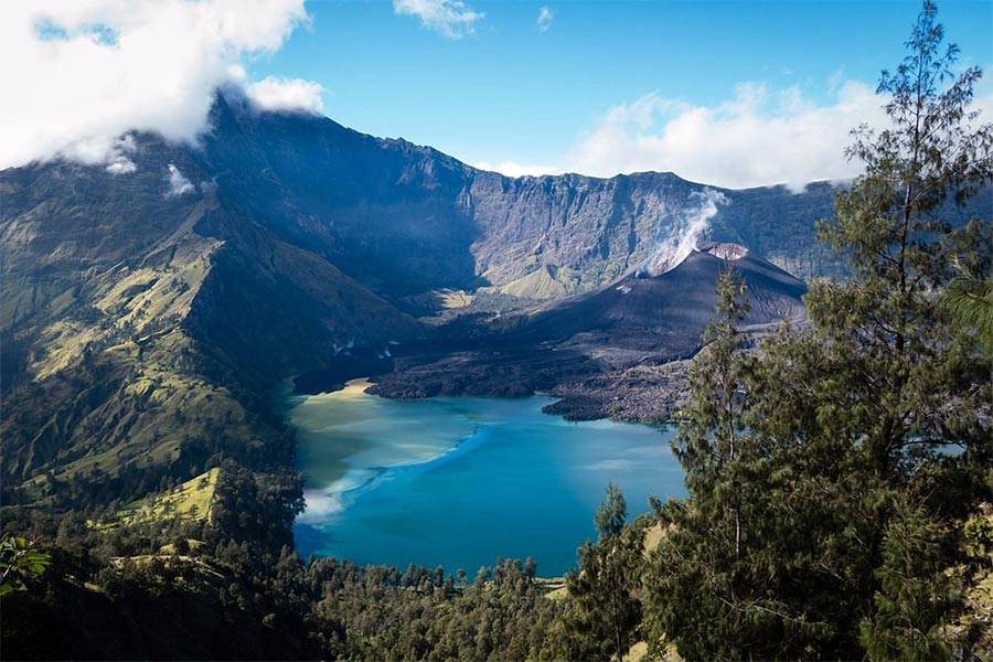 Le mont Rinjani est le plus haut et le plus grand mont à Lombok