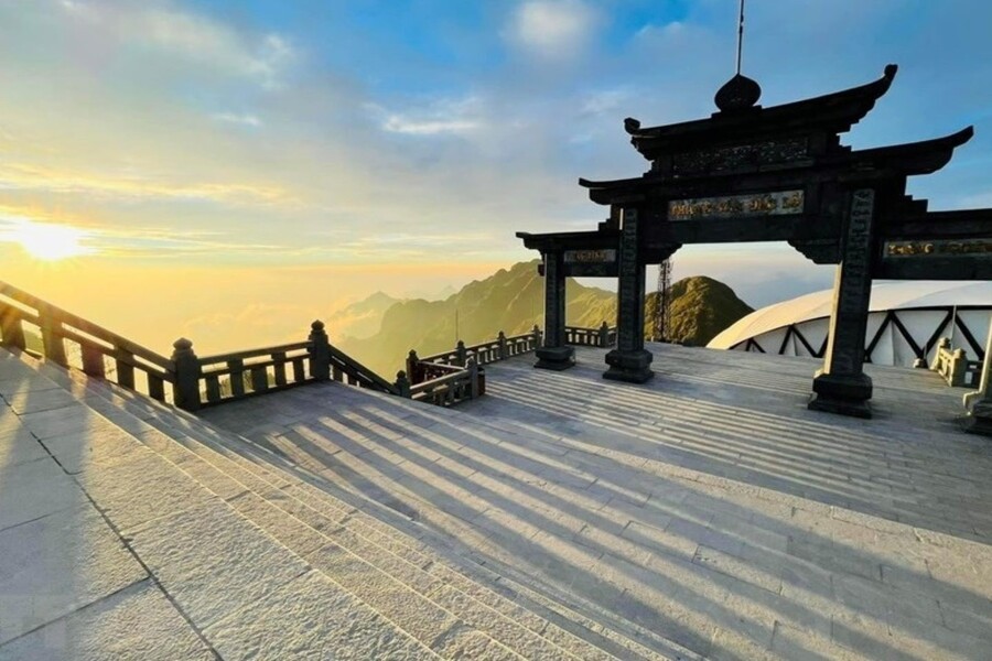Admirez un lever de soleil magique depuis la montagne Ham Rong