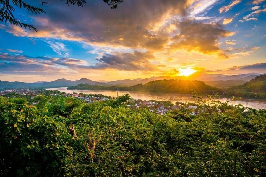 Coucher de soleil depuis le mont Phousi