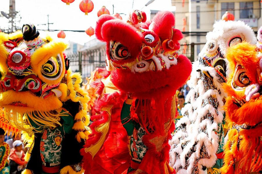Danse du lion traditionnelle pendant la Fête de la Mi-Automne