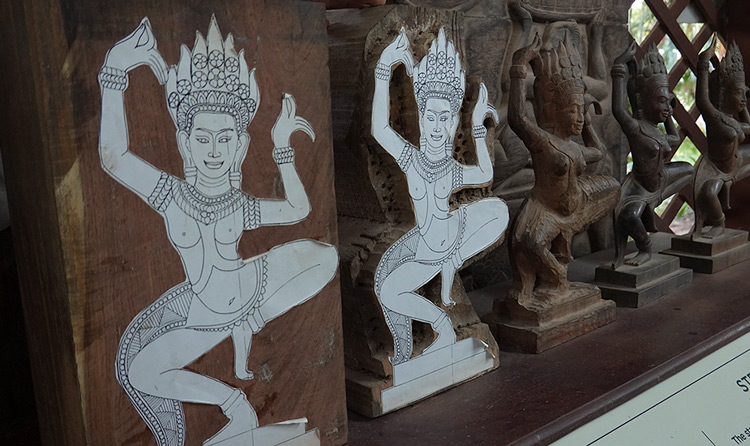 La décoration du musée est caractérisée de la culture Khmer au musee national d'angkor