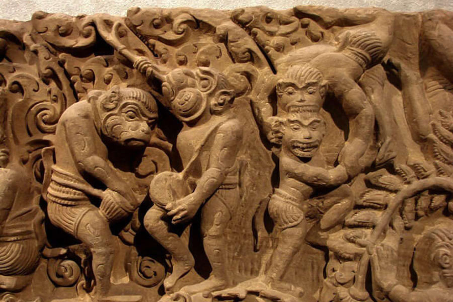 Sculptures en bois au musée provincial de battambang