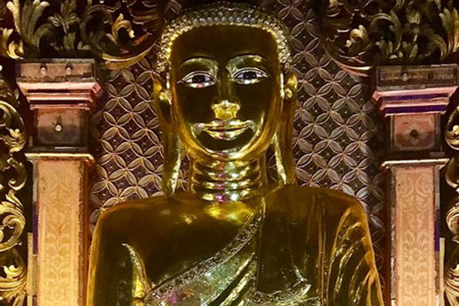 Les statues de Bouddha ont beaucoup de signification religieuse