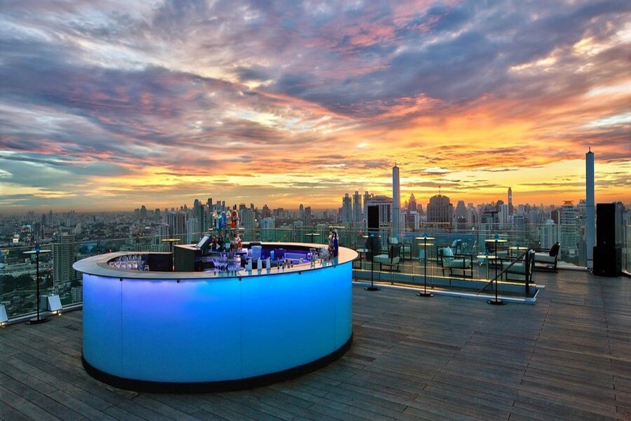 Cocktails au coucher du soleil à l’Octave Rooftop Lounge Bangkok
