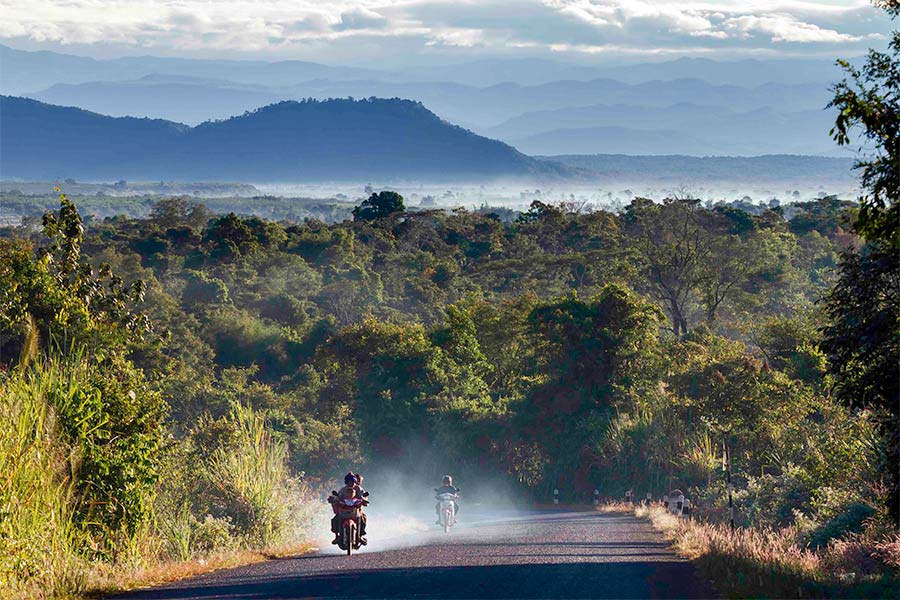 La route pittoresque qui mène à Paksong