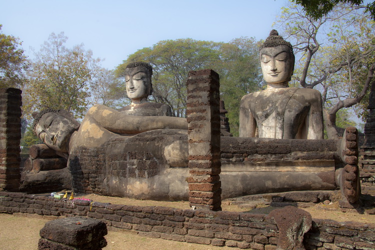 Le parc historique de Kamphaeng Phet est un complexe d'anciens édifices religieux