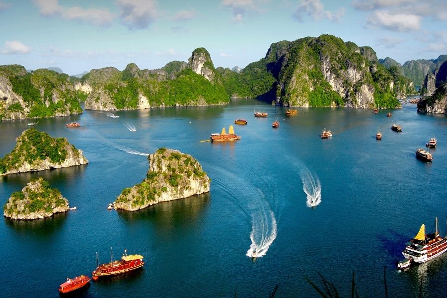 La Baie d'Ha Long - l'un des patrimoines les plus beaux au Vietnam