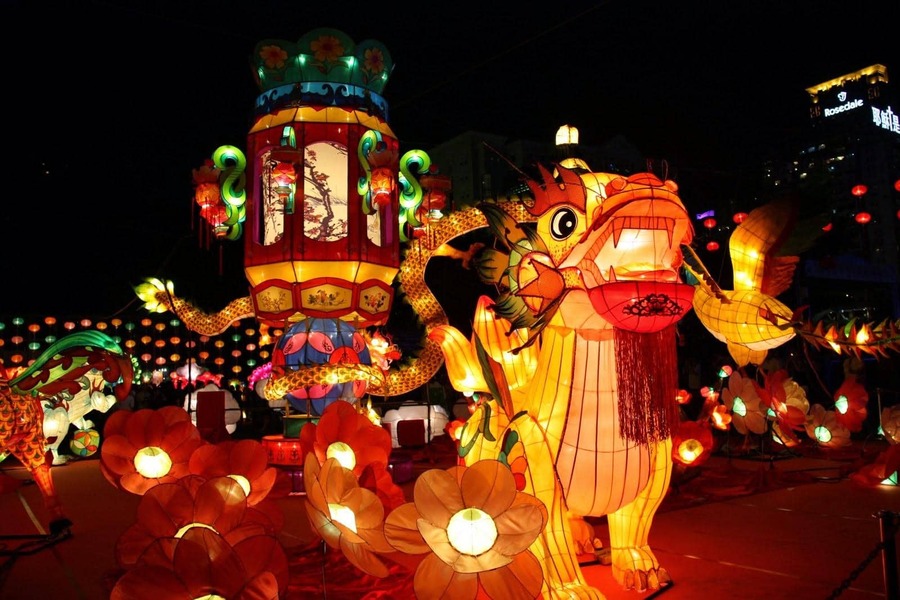Célébration traditionnelle vietnamienne racontant l’origine et la signification spirituelle de la Fête de la Mi-Automne