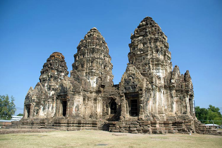 Phra Prang Sam Yot est un monument emblématique de la ville de Lopburi