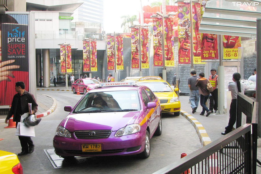Taxi est un bon moyen pour rejoindre à Wat Samanakottharam
