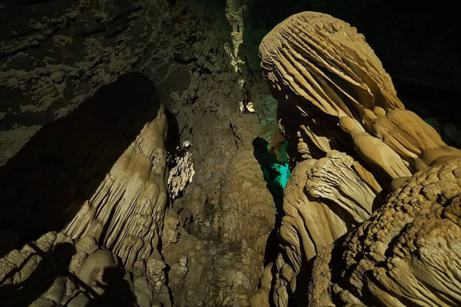 Les roches stalactites sont tout à fait uniques