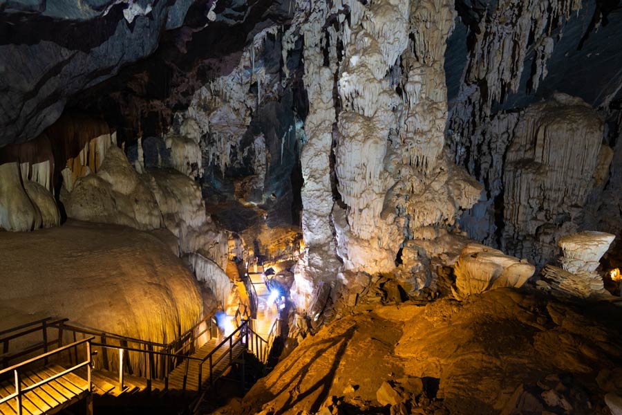 Le chemin vers la grotte de Phu Pha Phet